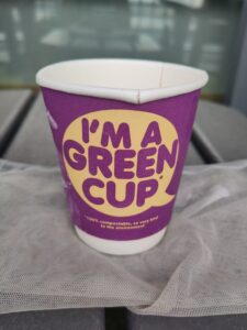 Single use hot drink cup